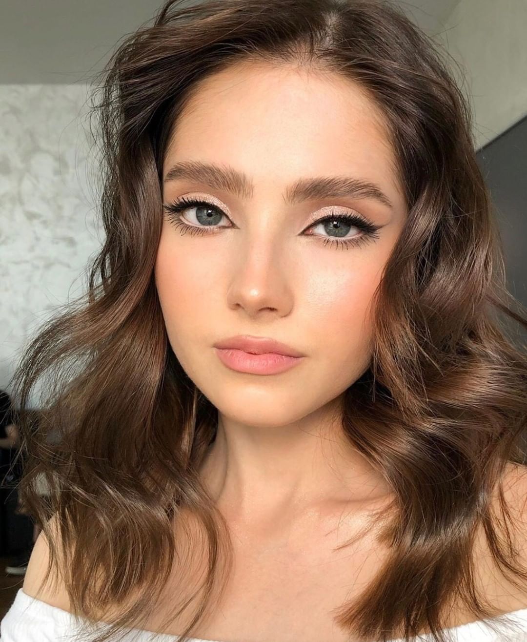 J. Cat Beauty - The fox eyes & feathered brows are what we're livin' for🦊 @karina__ino used used our Rocker Chic Velvet Touch Waterproof Gel Eye Liner in "Back In Black" and Vanity Goddess Chromatic P...