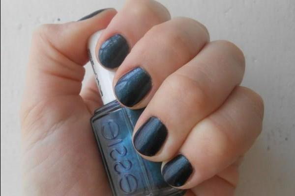 Essie No. 90 Dive Bar - the depths of the ocean and sea inhabitants - review