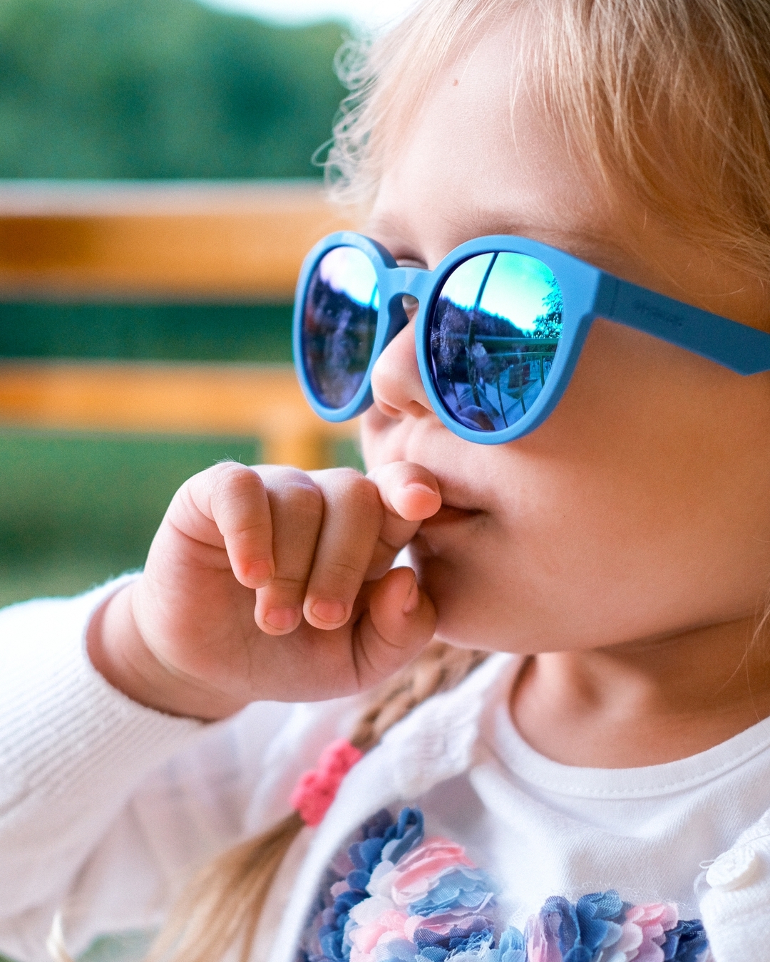 Оптика Кронос - Как выбрать солнцезащитные очки для малыша?👧👦
⠀
👉Аксессуар обязательно должен иметь степень защиты от УФ-лучей не меньше, чем UV-400.
⠀
👉 Дети очень активны и много двигаются, поэтому...