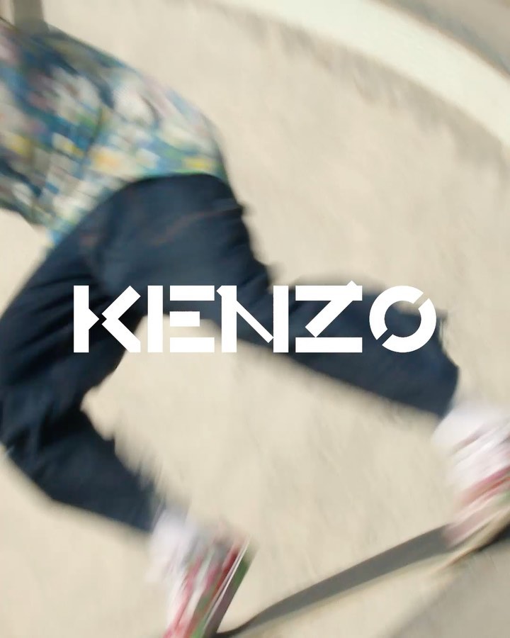 KENZO - FREE MOVEMENT
Made with 100% organic cotton, jersey hoodies and t-shirts from the #KENZOxVANS capsule by @felipeoliveirabaptista. Discover the full collection via link in bio.
#KENZOFOB