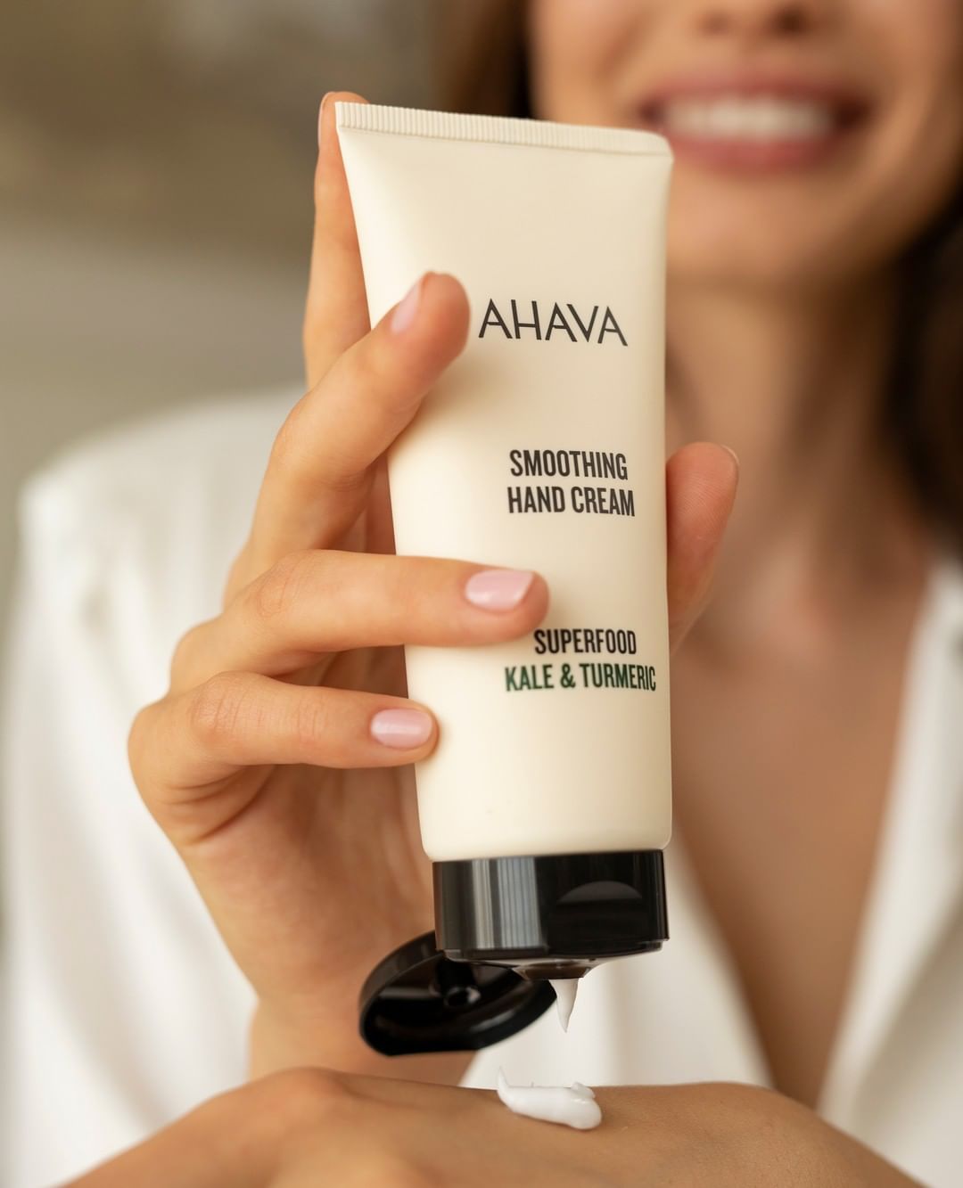 AHAVA - Have you fed your hands today? We created our newest hand cream with superfoods such as kale and turmeric to keep your hands nourished and to safeguards against premature aging 🖐🏼⁠
.⁠
.⁠
.⁠
.⁠...