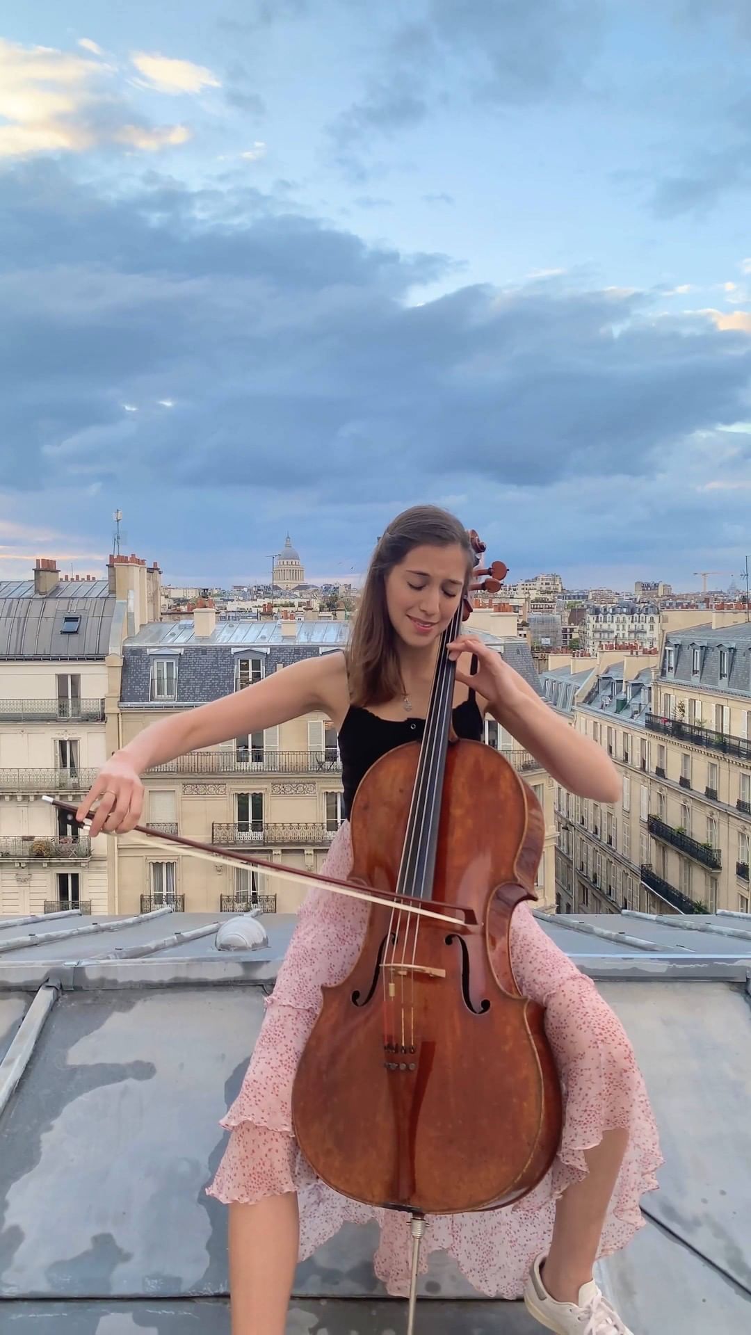 Stella McCartney - Cellist @CamilleThomasCellist shares one of her iconic Parisian rooftop performances, giving a moving rendition of La Vie en Rose for #Stellafest. ⁣
⁣
Catch even more exclusive perf...