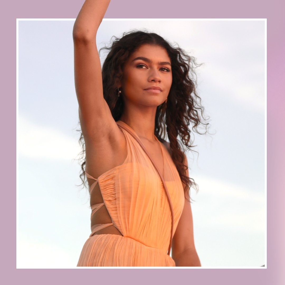 Lancôme Official - The iconic scent surrounds Idôle L’intense's generous heart with a new and more powerful radiance. Your turn to shine as bright as @Zendaya.
Idôle L’Intense: now available in Europe...