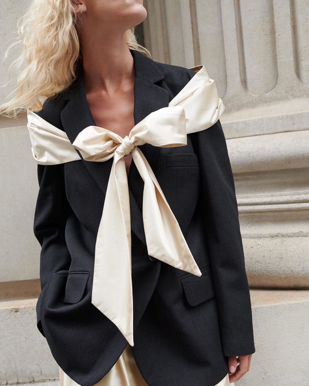 Harrods - Put a bow on it; this @simonerocha_ blazer is a gift to our wardrobes. 

Find #SimoneRocha in Advanced International on the First Floor. 

Photographer: @andrewwoffinden

#Harrods #HarrodsFa...