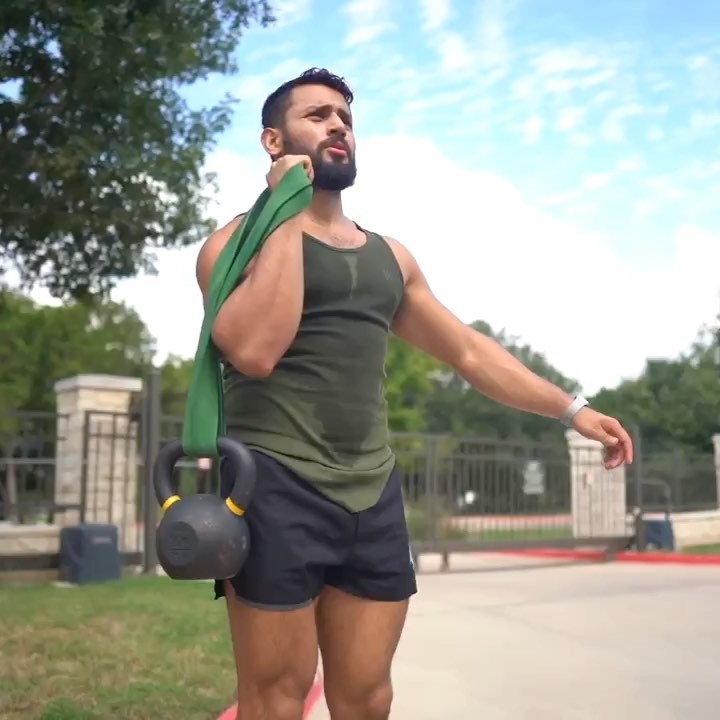 Onnit - ‼️Upper Body Warm Up‼️
-
3 sets
5 press each arm
10 curl
10 OH tricep
Rest as needed to maintain quality reps
-
Warm Up by: @primal.swoledier
-
#onnit #kettlebellworkout #train #lift #shoulder...