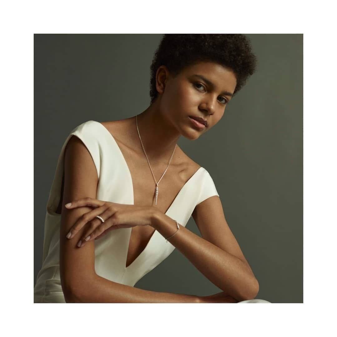 E.Mi Fashion World - Маникюр с покрытием E.Mi в съемке онлайн-бутика 
Net a Porter для ювелирного дома @boghossianjewels 🔝
Для ноготков модели звездный nail-стилист @liga_nails использовала E.MiLac Ge...