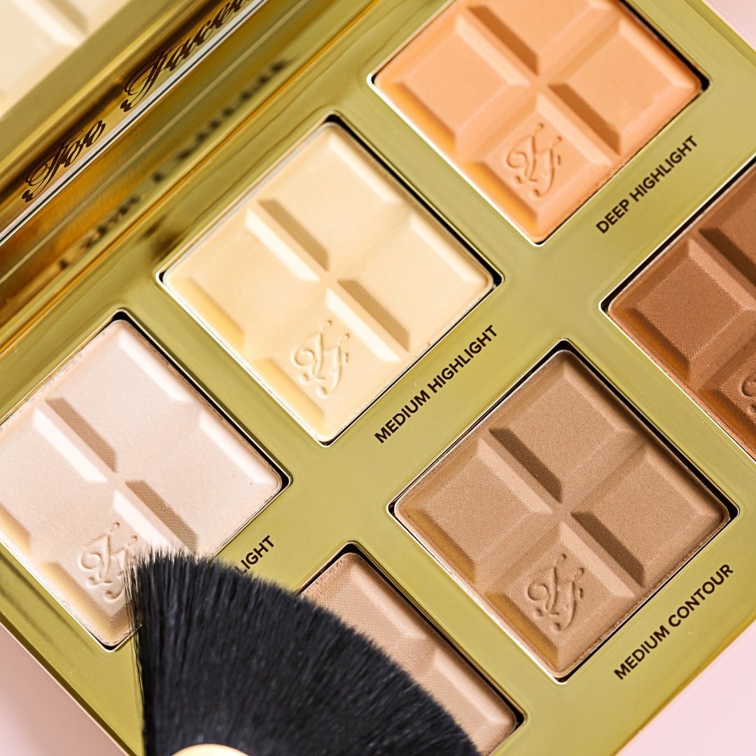 Too Faced Cosmetics - Conquer your contour with our Cocoa Contour Palette ✨ Share your best contour tip in the comments below! 👇 #toofaced