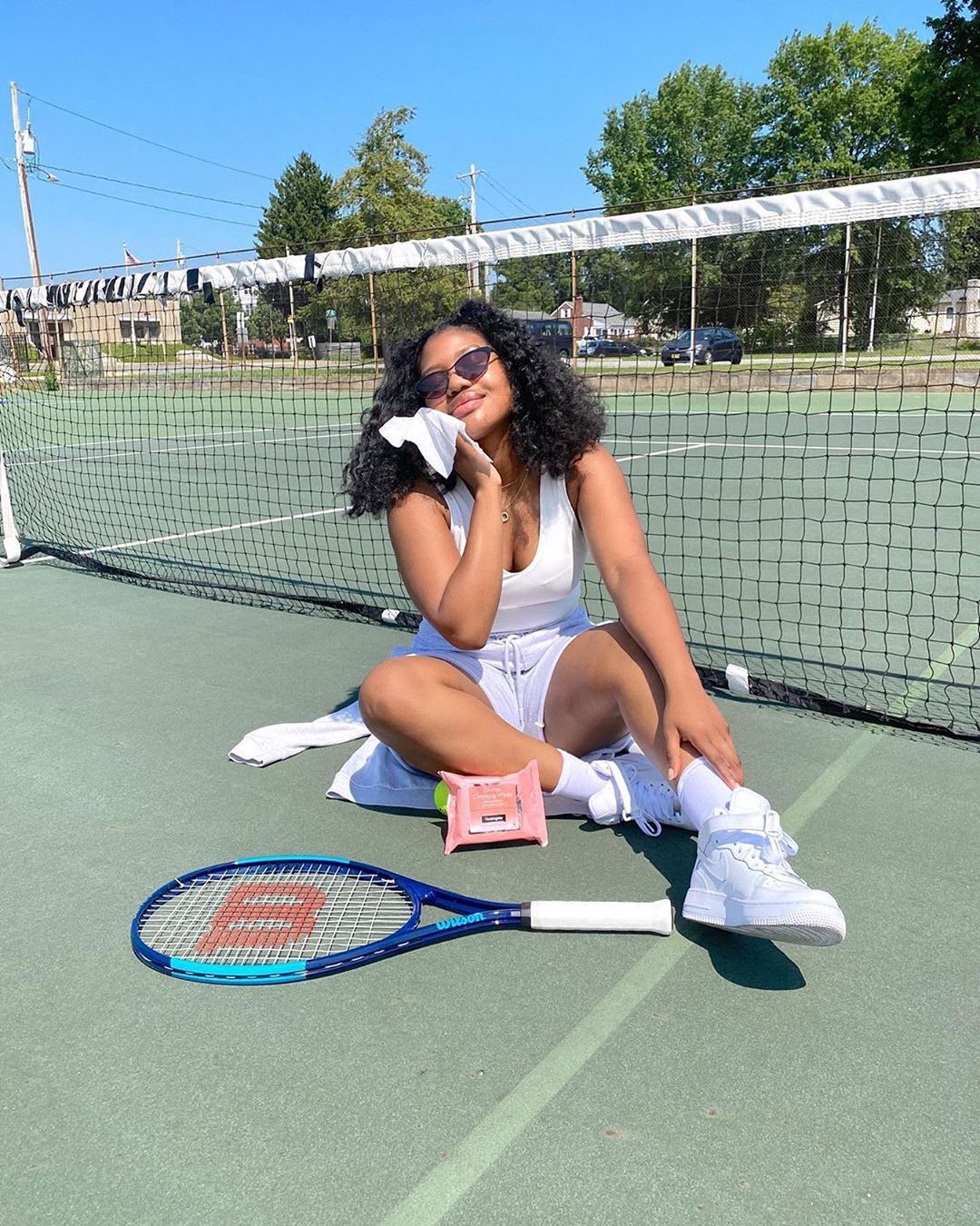 Neutrogena - Acne-prone skin in need of a quick clean? We’re serving up these #PinkGrapefruit wipes to cleanse away pore-clogging impurities on the go. 🙌
•
📸: @_dezsmith