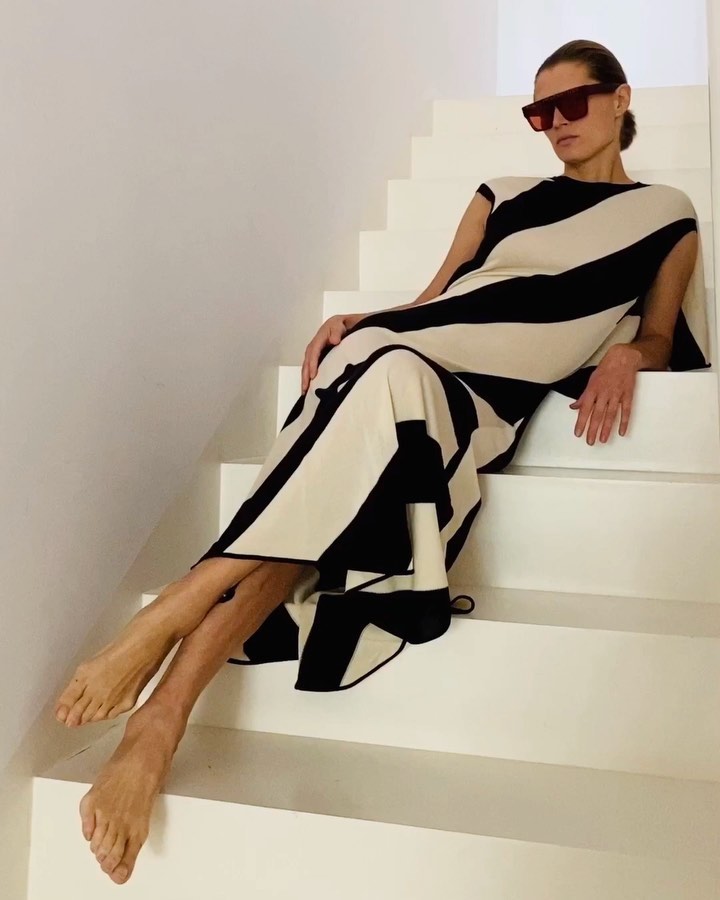 Stella McCartney - Supermodel and friend #MalgosiaBela personifies feminine power in our @Saatchi_Gallery x Stella Life Drawing experience. Her husband, Oscar-winning director #PawelPawlikowski, captu...