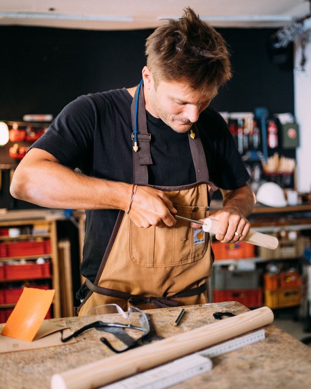 TABAC Fragrances - Dieser Monat steht mal wieder ganz im Zeichen von Craftsmanship - wir begleiten unseren Craftsman @julianeckes aus der "Alten Lederei Köln". Wir zeigen euch Julians handwerkliche Sk...