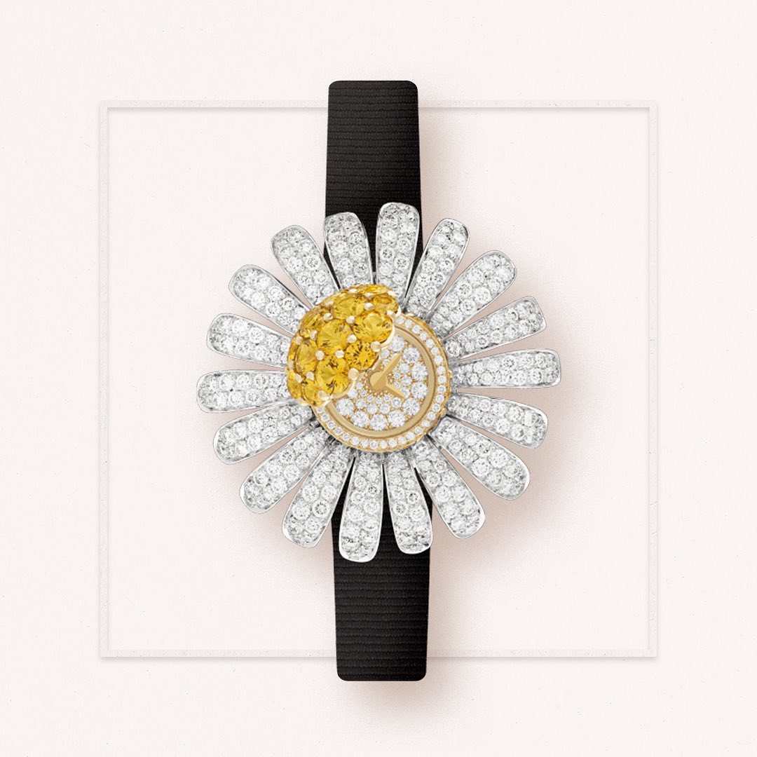 Van Cleef & Arpels - Behind the delicate nuances of their petals, Van Cleef & Arpels' secret watches reveal their dials. An ode to the beauty of nature, these extraordinary flowers also reflect its fa...