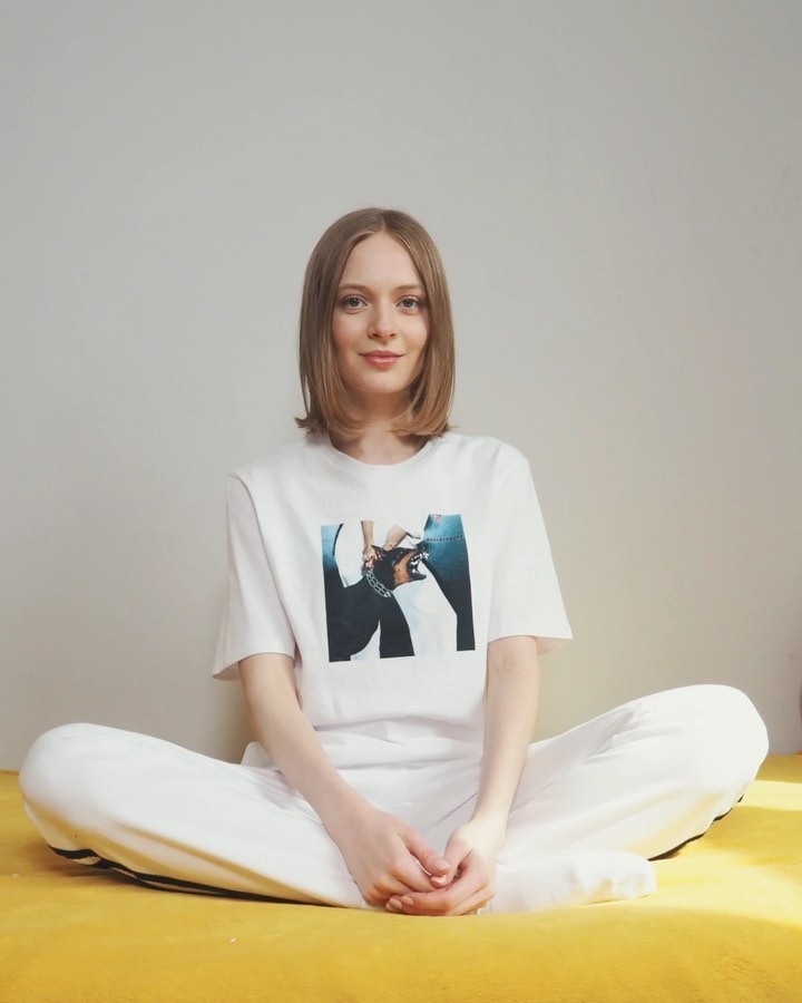 ТВОЕ: твой любимый магазин - Институт Pantone объявил цветом-2020 классический синий. Нам мало одного цвета и одного принта. Мы хотим большего!
⠀
На видео:
☁️Футболка «Романтика», 597₽, арт.  1226...