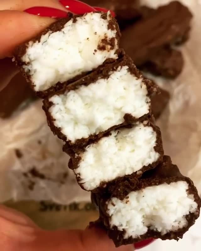 Myprotein Russia 🇷🇺 - "БАУНТИ ИЗ 5 ИНГРЕДИЕНТОВ
⠀
Ингредиенты на 12 батончиков👇🏽
🍫Основа:
150 г кокосовой стружки
3 ч л агар агара
30 г кокосового масла от #myprotein
200 г кокосового молока
кокосовы...