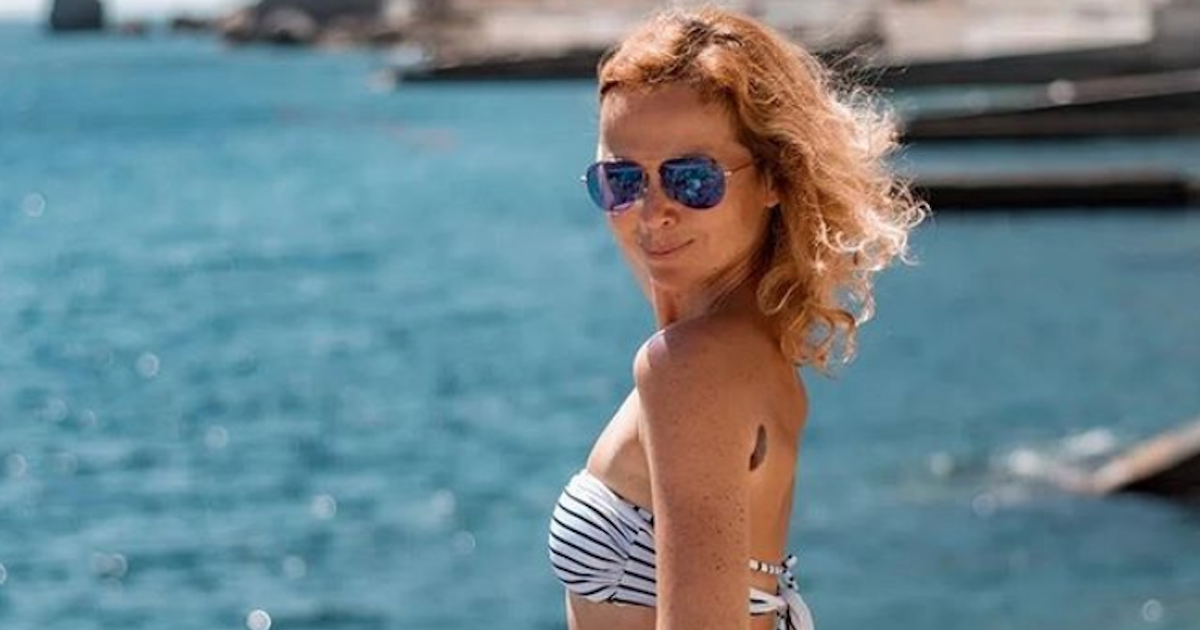 44-летняя Елена Захарова в бикини продемонстрировала фигуру подростка