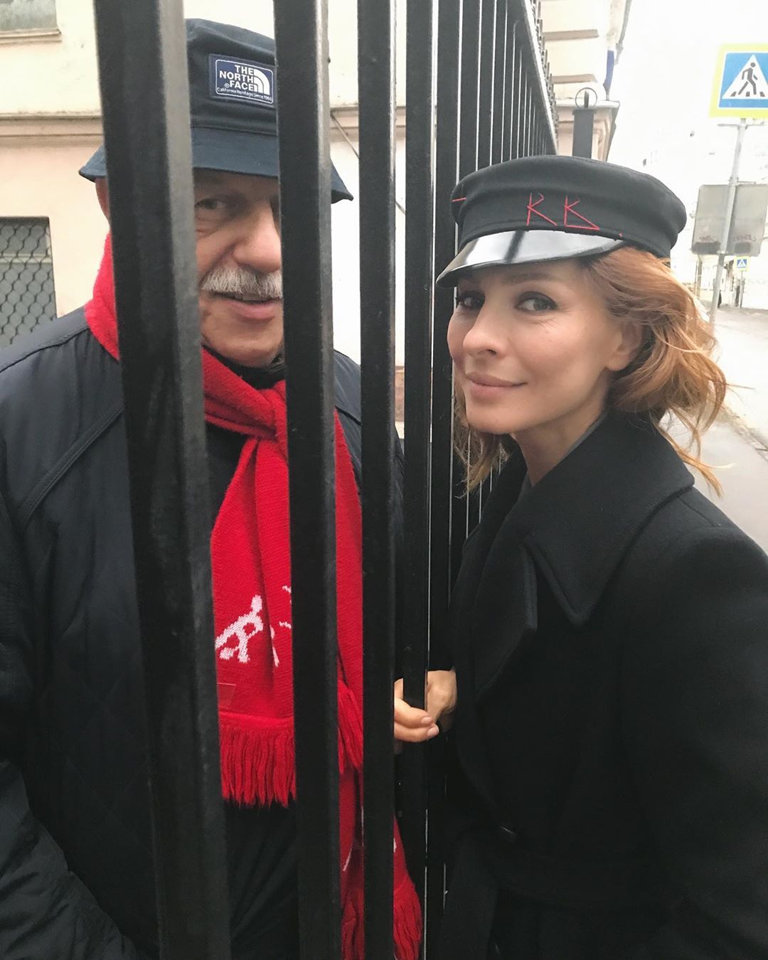 Елена Подкаминская - Михаил Борисович Борисов. Мой педагог актерского мастерства.
Фото нашей последней встречи - я бежала мимо Щукинского училища, он стоял за оградой.
При поступлении в училище ег...