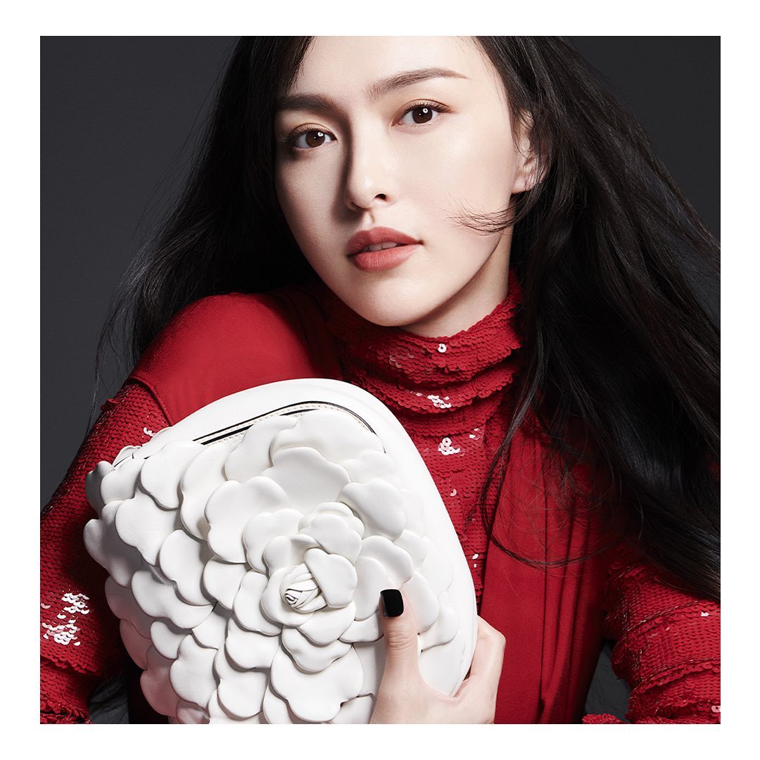 Valentino - Valentino is pleased to announce its new brand ambassador, actress @tangyan1206.
Tang Yan is photographed in the #ValentinoFW20 collection, featuring the #AtelierBag Valentino Garavani 03...