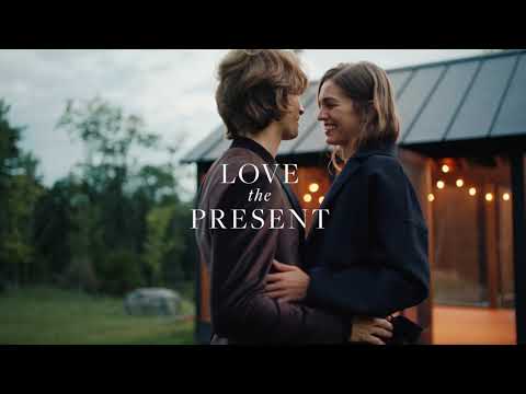 LOVE THE PRESENT | BANANA REPUBLIC