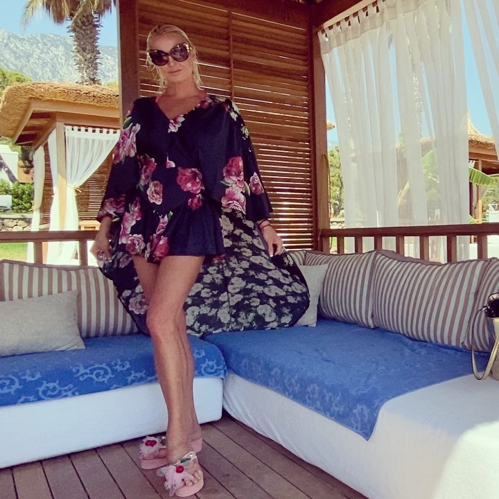 Анастасия Волочкова - Поздравляю с Днём знаний из солнечной Турции.😊🙏🌺 Удачи всем и добра! И с первым днём осени.🍁🍂💐 #анастасияволочкова #волочкова #балет #россия #я #любовь #радость #цветы #счастье #...