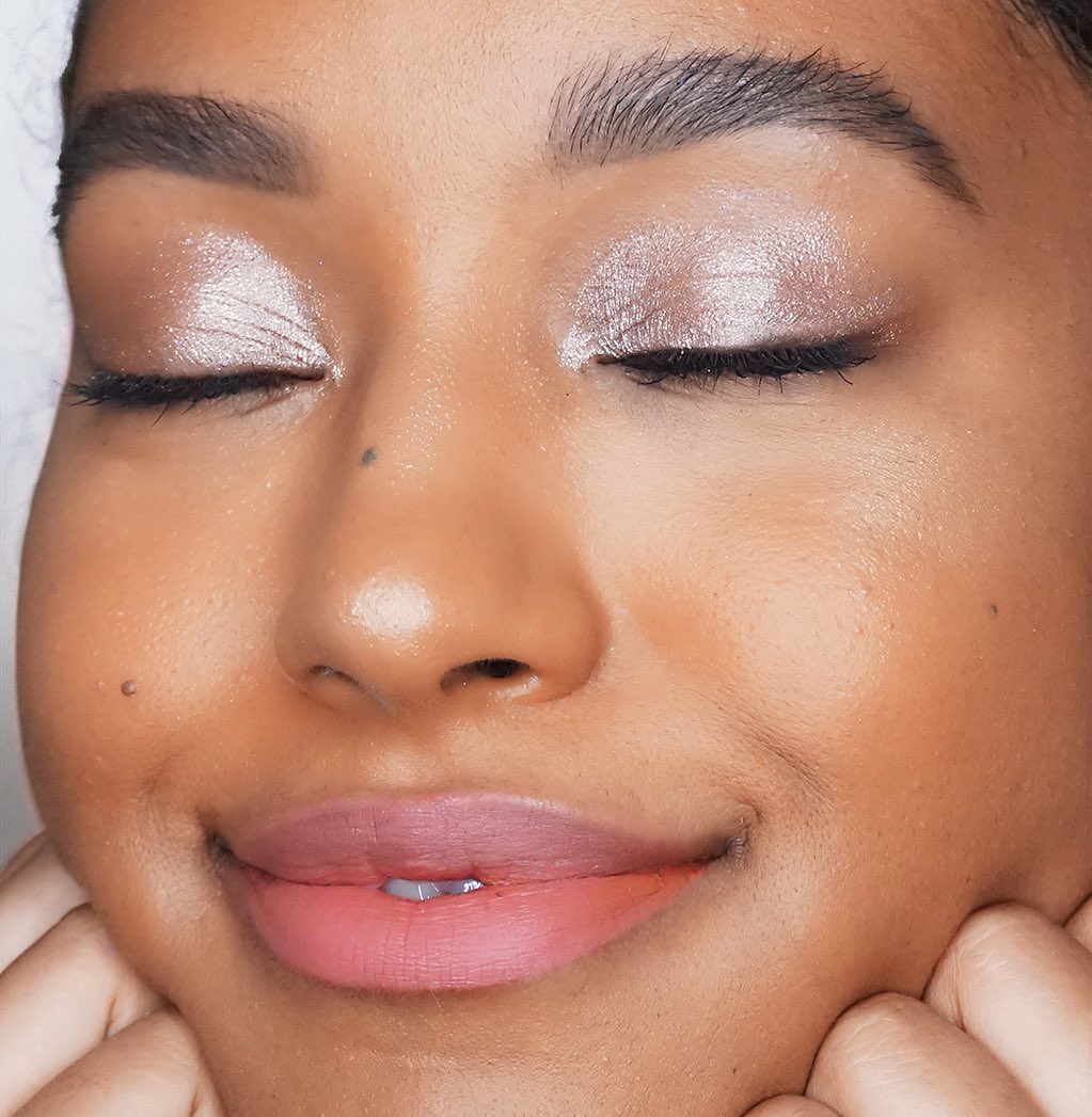 Maybelline New York - @cathyobv_ feelin’ ~fresh~ this Sunday in our #fitmefoundation number 332, #superstayinkcrayon shade ‘keep it fun’, & #colorstrike eyeshadow pen in ‘spark’. Drop a 🌟 below if you...