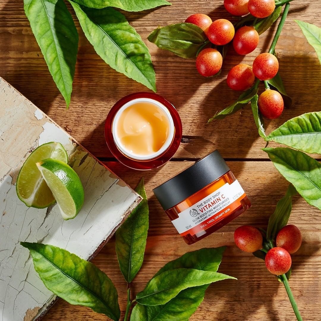 The Body Shop India - Take that mid-day break to illuminate with our Vitamin C Glow Boosting Moisturizer ✨! A lightweight gel formula with a silky texture gives your skin a boost of energy. Enriched w...