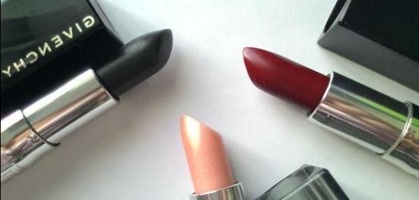 Rossetto sono diversi: nero, bianco, rosso... Givenchy Rouge Interdit Shine #32 Lively Shine, Givenchy Rouge Interdit # 62 Liv's Lips e #60 Lively Carmine - rassegna