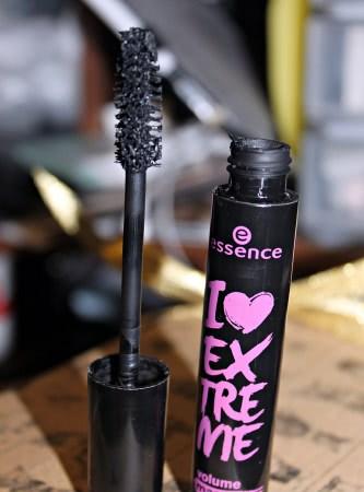 Тушь Essence I love Extreme  volume mascara