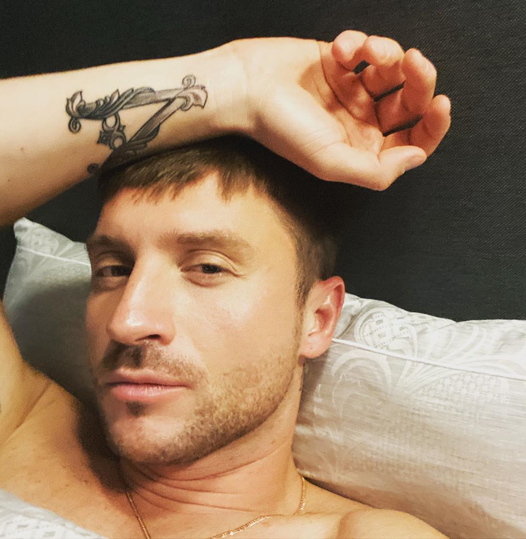 Sergey Lazarev - Ленивое утро... 😴 и да, новое тату в честь дочи... #АннаСергеевна #Тату #сергейлазарев #лазарев #А