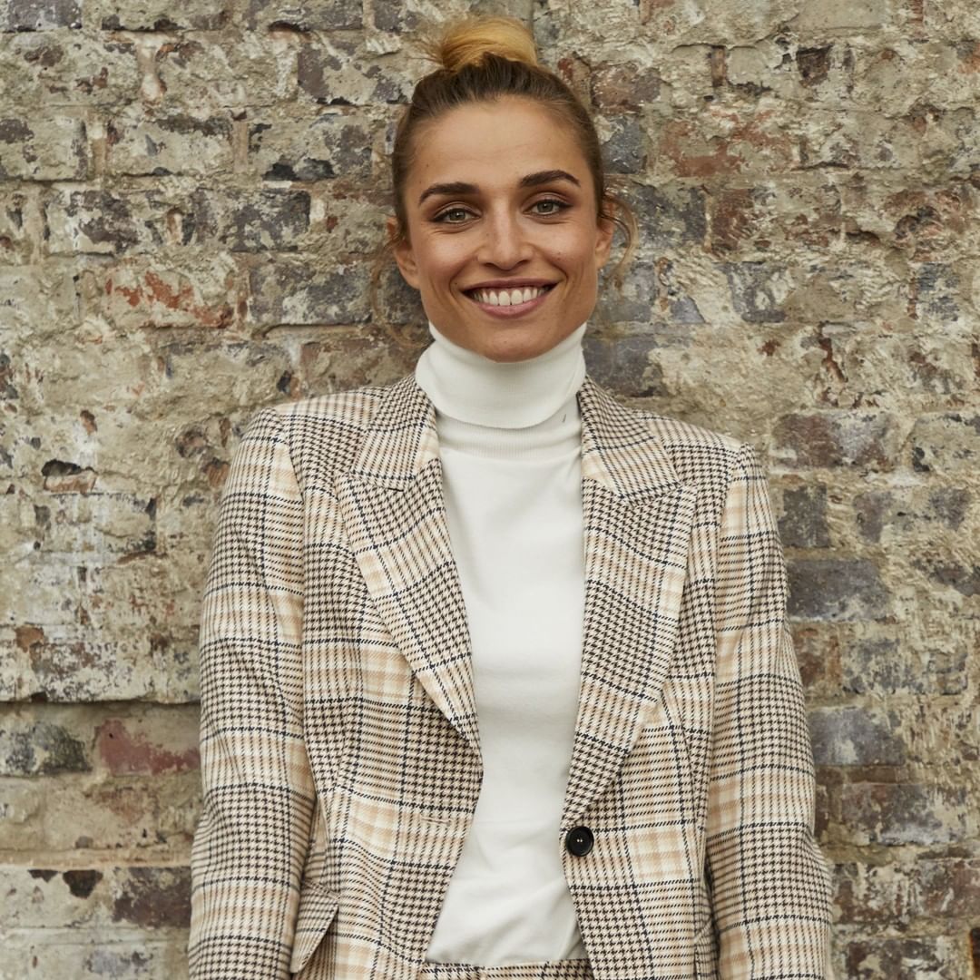 Marc Aurel - Keep smiling - 
let the weekend begin 🖤
.
.
#marcaurelfashion #marcaurel #fashion #fashionblogger #fashionstyle #inspiration #model #blazer #outfits #weekend #weekendmood