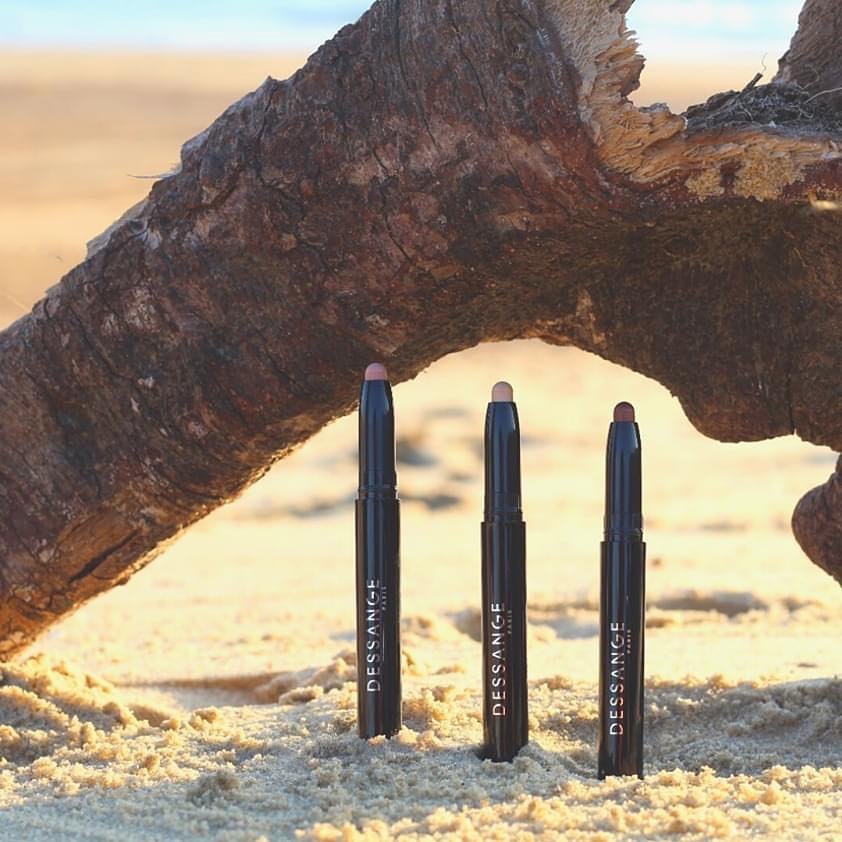 DESSANGE Paris - Choisissez nos stylos fard à paupières SUBTIL'REGARD pour un maquillage lumineux et hâlé tout l'été ! 👁 ☀

#DESSANGE #summer #maquillage #fardàpaupières #lumière #hâle