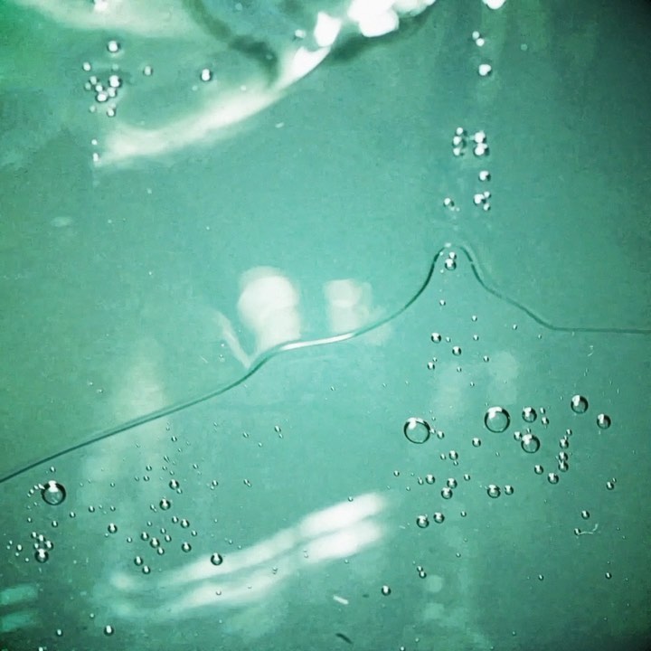LA MER - What’s your approach to skincare? If we had to sum ours up in one regimen, you’re looking at it: The Essentials. Sea-sourced healing energies in our most-loved lineup—watery lotion, serum, ey...