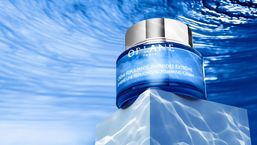 Orlane Paris - Re-Plumping Cream, a celebrities' favorite, an exceptional treatment that fights wrinkles at their very source and takes account of the whole environment that causes sagging, deep lines...