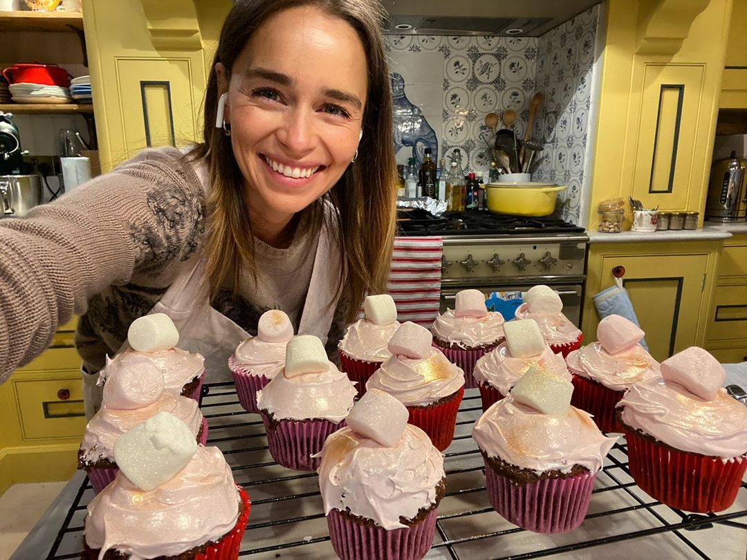 emilia_clarke - Lockdown or not apparently I will keep baking.... 😎💁‍♀️ 
Yup. I bought edible glitter spray. And yup I highly recommend it. (Works on porridge, hell it even works on ted) 
#👩‍🍳
