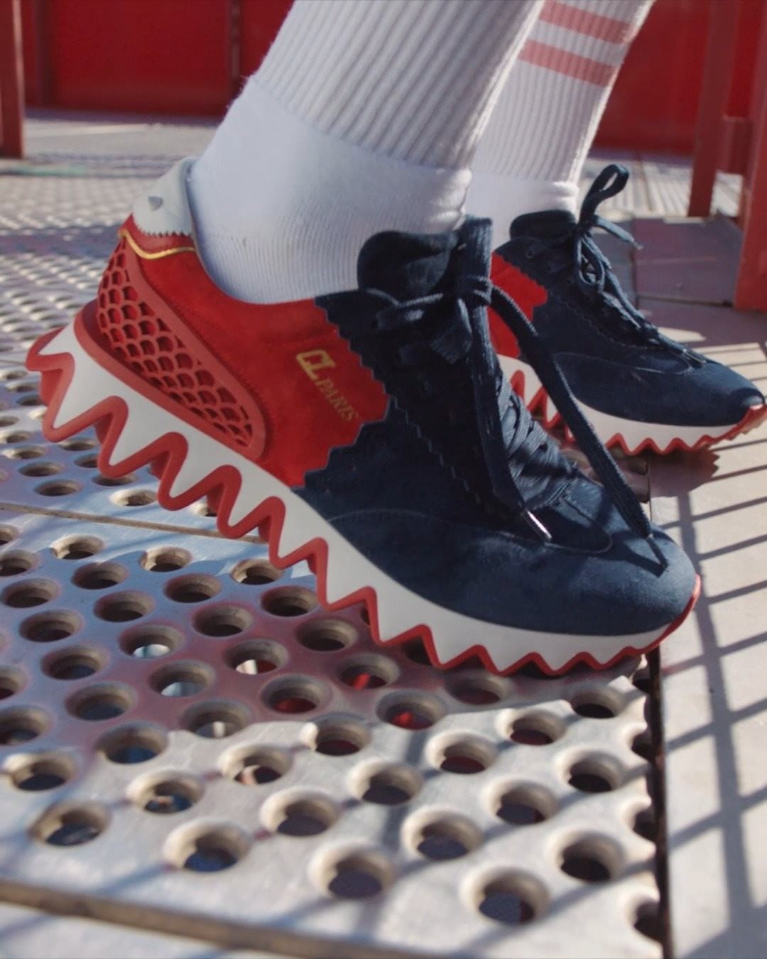 Christian Louboutin - Run up and fetch your new #Loubishark sneaker...
#ChristianLouboutin
Video by @Felix_Cooper