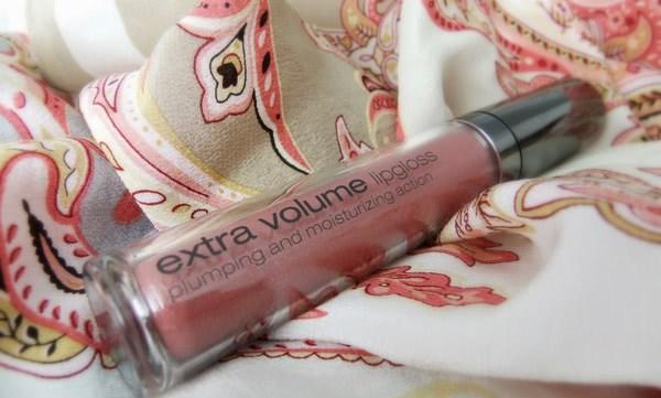 Соблазнительный итальянец Kiko Extra Volume Lipgloss 09