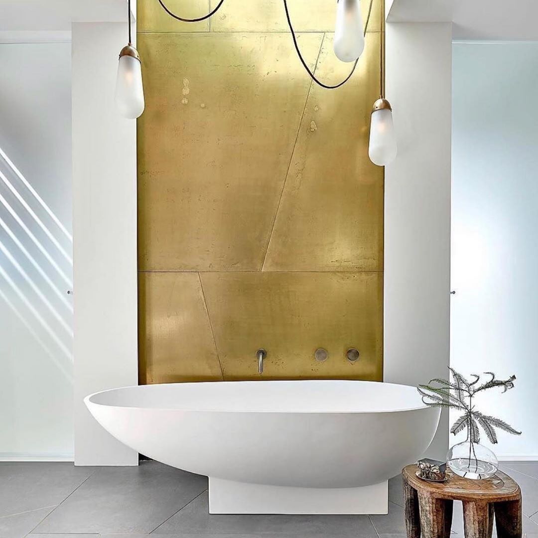 Perlier USA - Now that's a statement wall... in the bath!  What a dreamy spot for #selfcaresunday 

#repost @mayawilliamsdesign

#perlierusa #goldbath #wantit #dreamybath