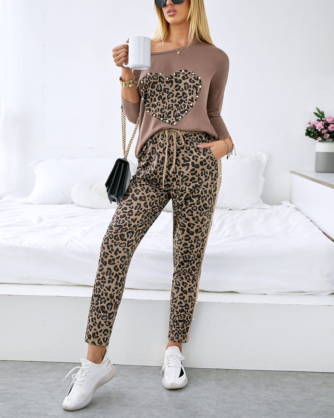 boutiquefeel_official - Leopard Print Heart Design Beaded Top & Pants Set⁠
Search Sku: LZQ0837-bou6-co⁠
Website Url: www.boutiquefeel.com