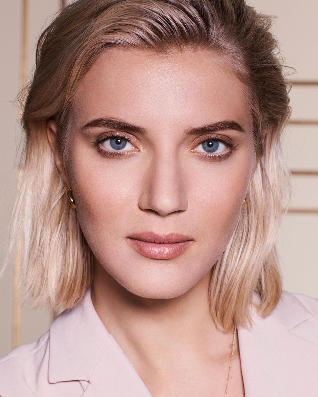 Max Factor - Some days, it's all about barely there makup look. Nail the ' I woke up like this' look with  Miracle Second Skin foundation. 😍

Shop now at @superdrug
 
#Iwokeuplikethis #MiracleSecondSk...