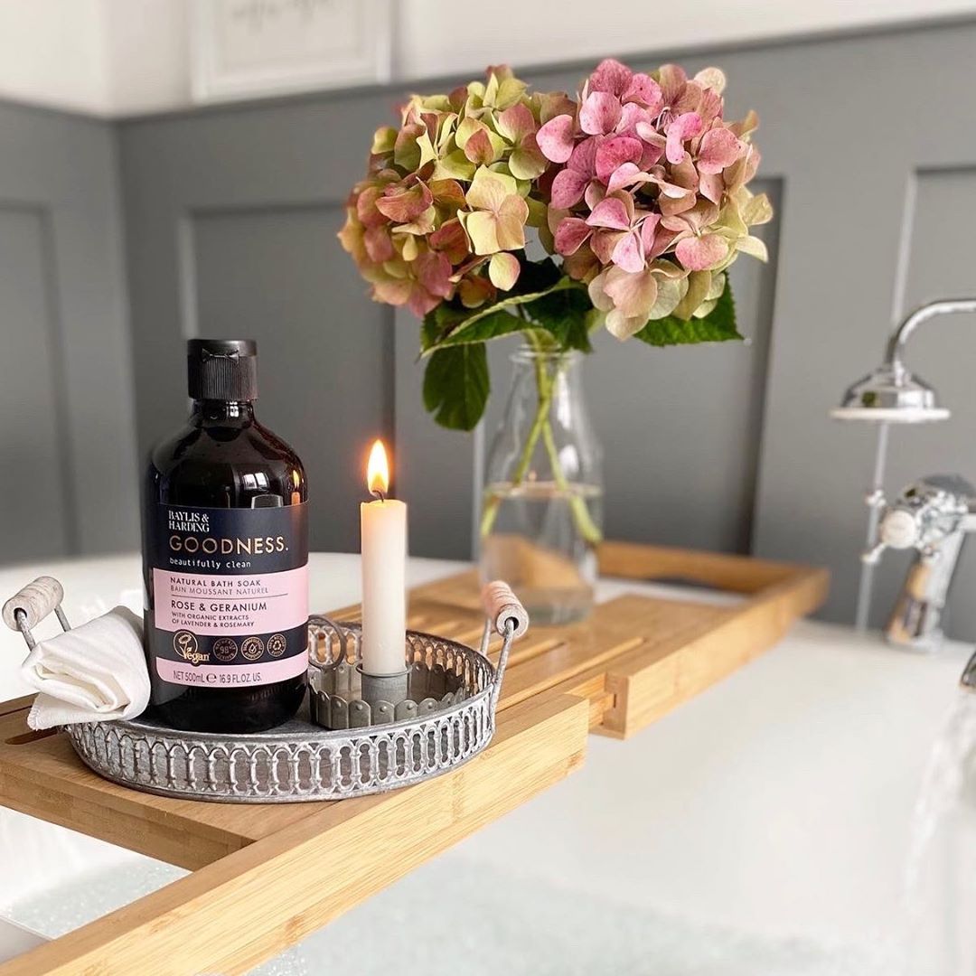 Baylis & Harding - Make your home feel like a spa and rejuvenate your senses with our Goodness Rose & Geranium bath soak🌸🛁

We love this shot from @renovatingmiltonvilla who has the perfect #selfcare...