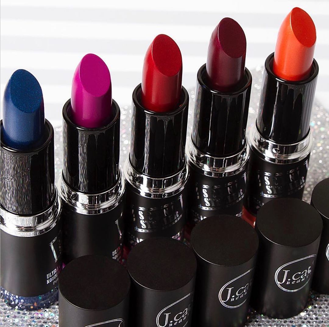 J. Cat Beauty - Scene Stealer Ultra Creamy Lipsticks are smooth like butter🧈 They’re ultra hydrating and super pigmented too!💄❤️
.
.
.
#jcat #jcatbeauty #SceneStealerUltraCreamyLipstick #MUA #new #mak...