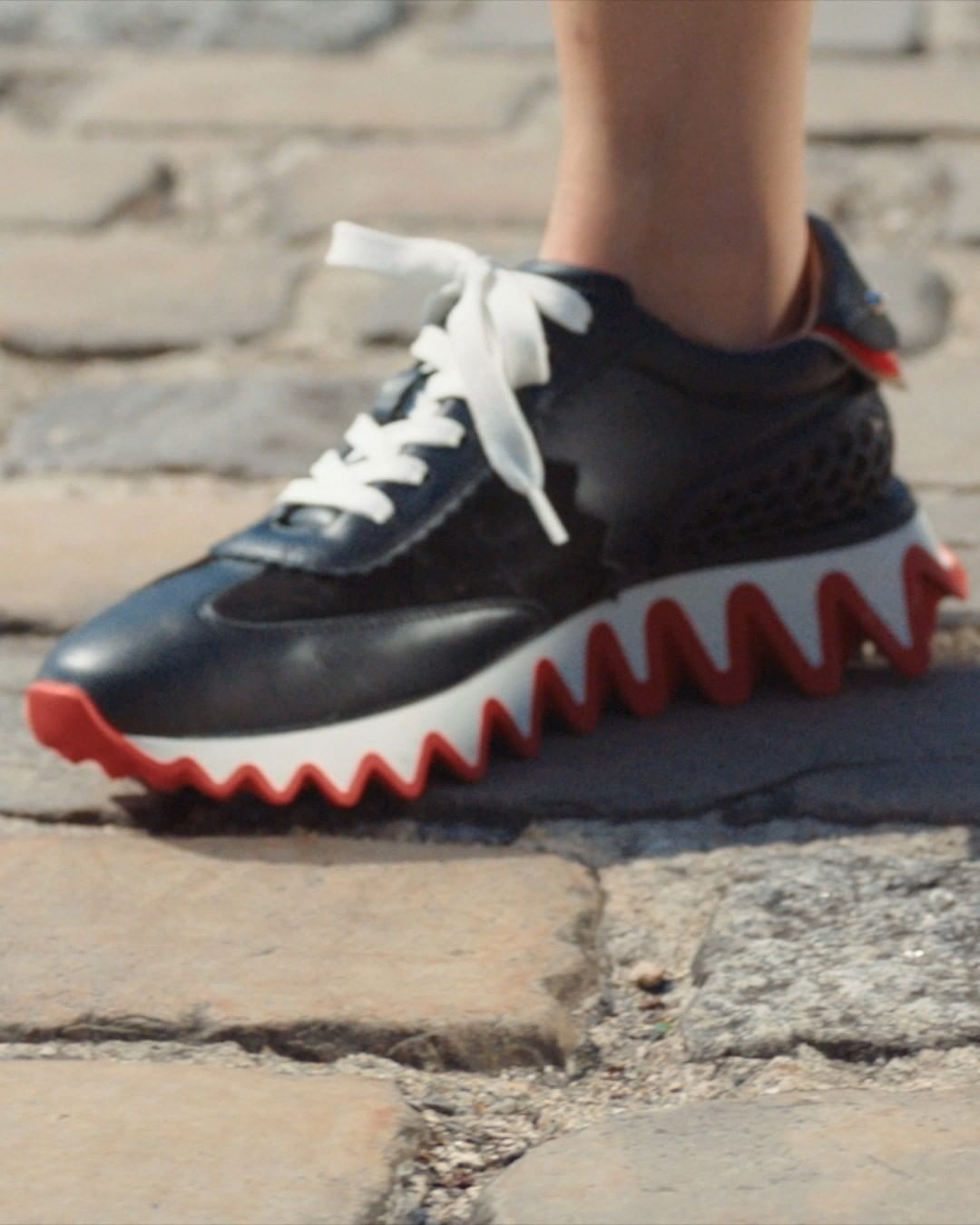 Christian Louboutin - This sneaker got sole: Boost your looks with the #Loubishark's XXL ridges. #ChristianLouboutin
Video by @Felix_Cooper