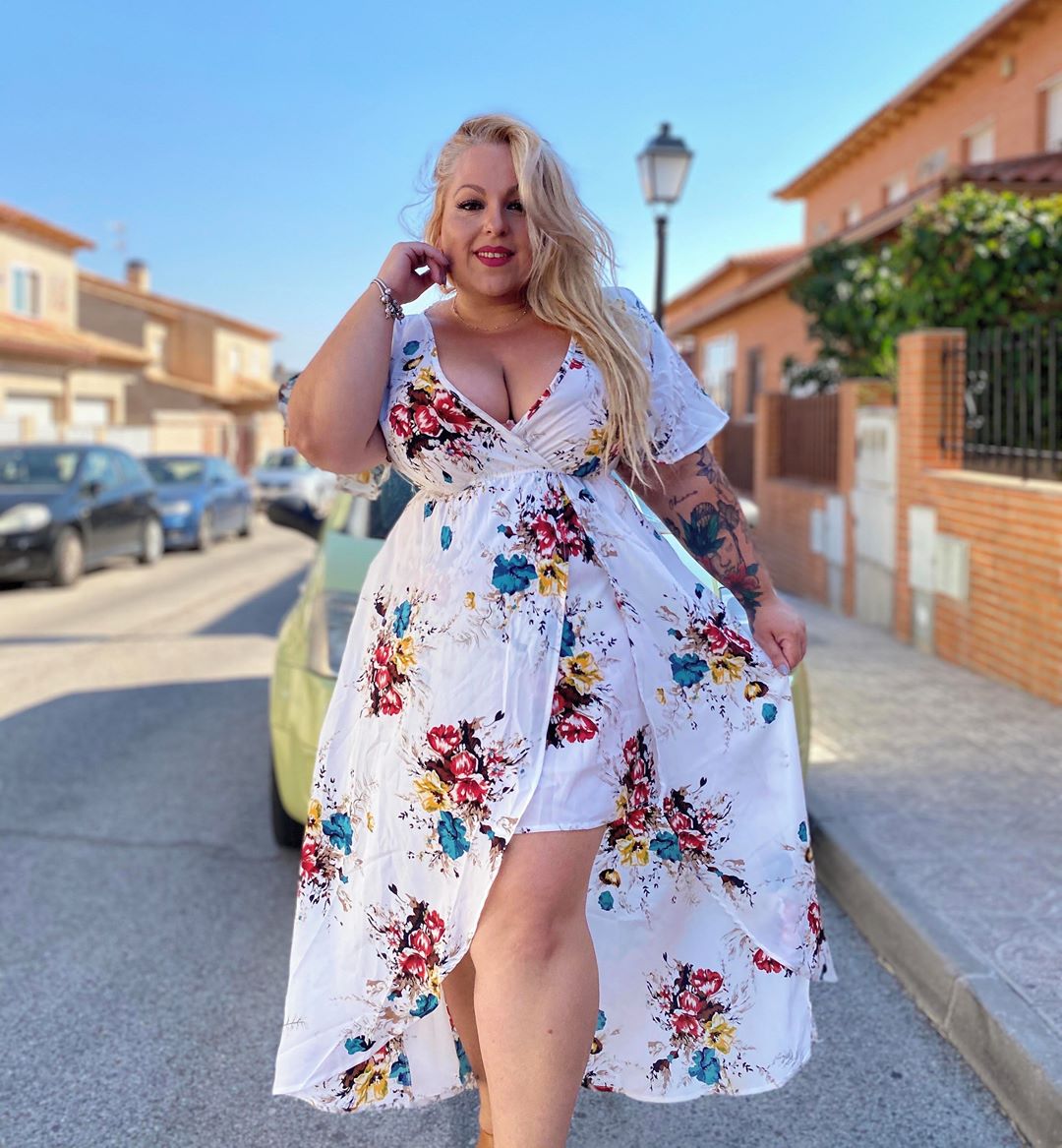 Rosegal - "Plus Size Floral Print Bell Sleeve High Low Maxi Dress" reviewed by @lau_onieva⁣⁣
Search ID:445991902⁣⁣
👉Bio Link⁣⁣
Use Code: RGH20 to enjoy 18% off!⁣⁣
#rosegal #plussizefashion #Rosegalcur...