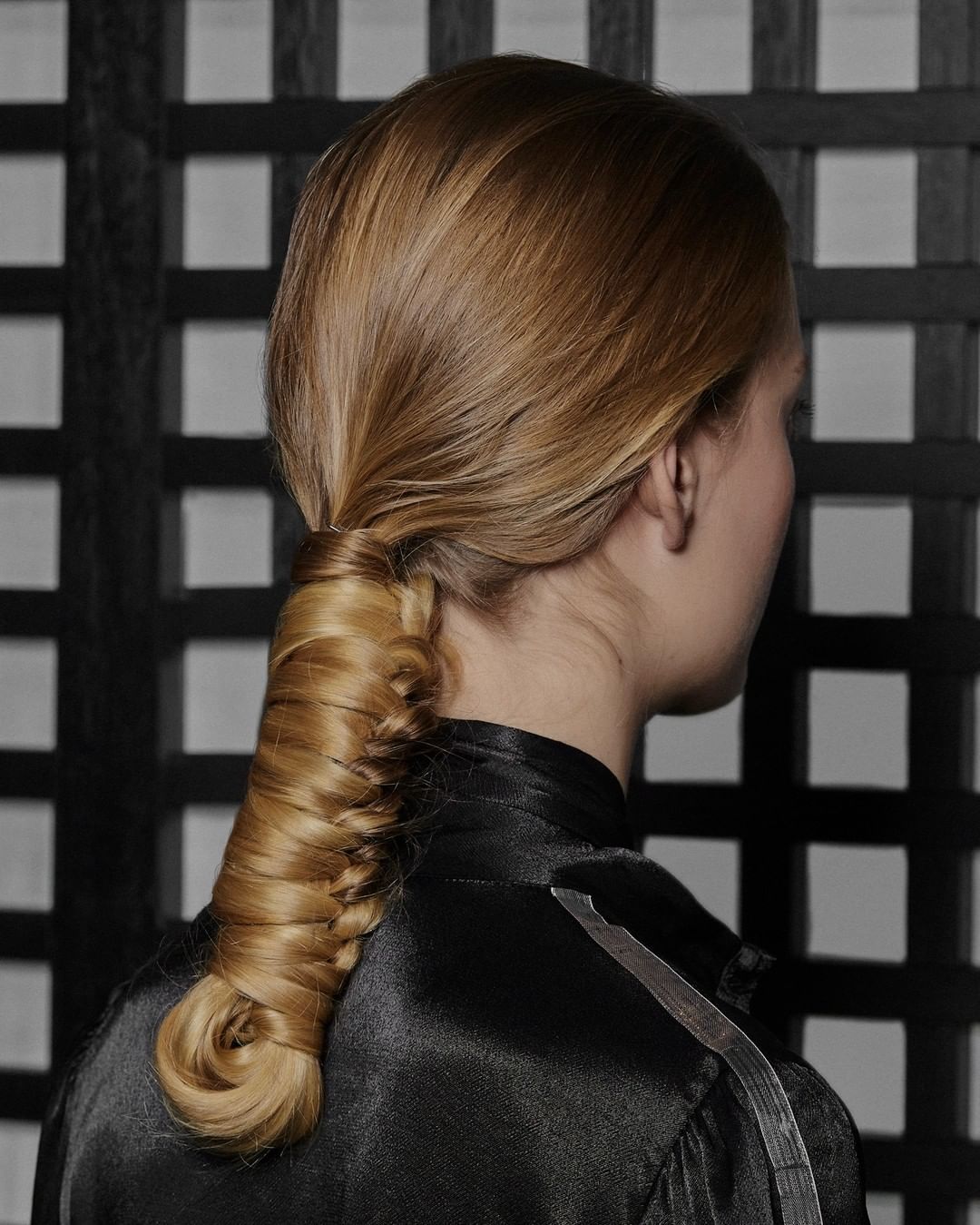 Syoss - Mid-week #hairgoals: wrapped fishtail braids for the win 💁🏼‍♀️ #Syoss #getsyossed
.
.
.
#styling #hairstyling #fishtailbraids #fishtailbraid #fishtail #blonde #darkblonde #summerhair #blond #h...