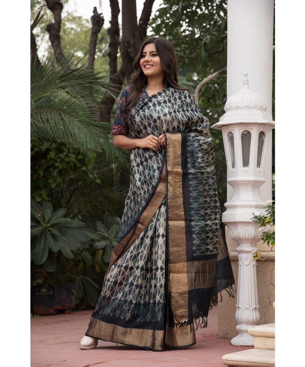 Mirraw - Shop the pretty green geometric print tussar silk saree with blouse on @mirraw.⁣
Product ID:3314419⁣
Shop the amazing sarees at amazing prices on #gisf.⁣
Sale starts from 17th -20th September...