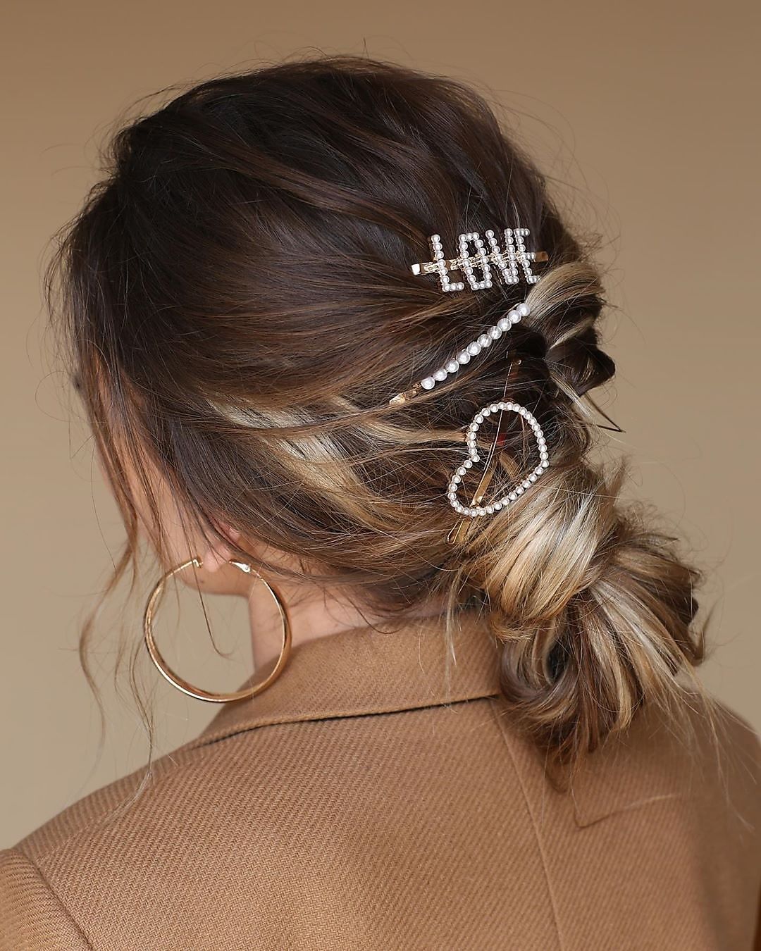 Schwarzkopf Professional - All you need is LOVE 🖤
OSiS+ Texture Craft, Soft Dust and Dust It add effortless texture to this ultra on-trend updo by @hairmakeup_hodaya 👌
#OSiS #OSiSTexturedHair #updo #m...
