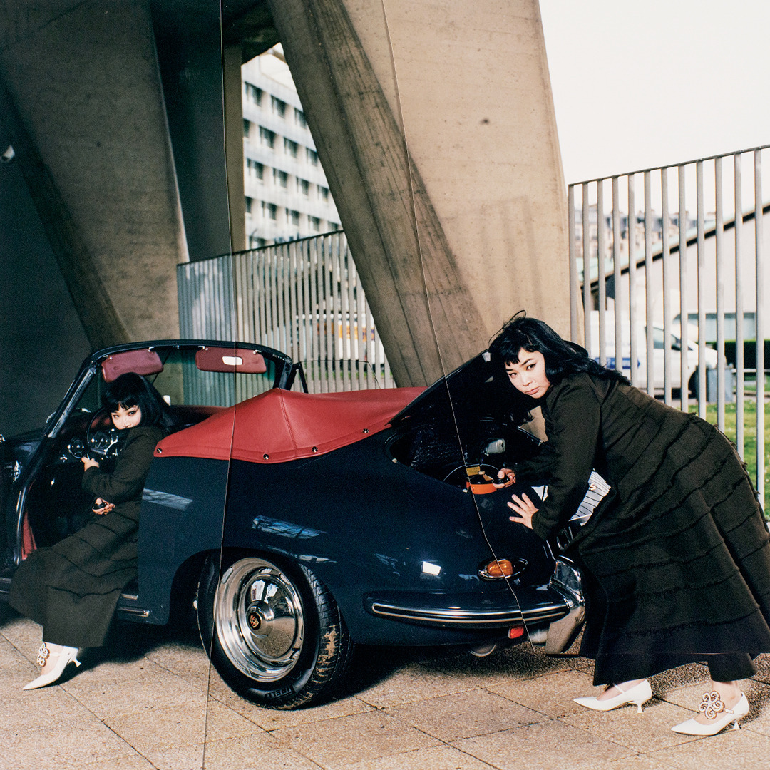 LOEWE - The LOEWE FW20 Women's publication.

Publication #32 photographed by Fumiko Imano is the artist's sixth for the house, cutting and pasting the print itself to magic herself up an imaginary twi...