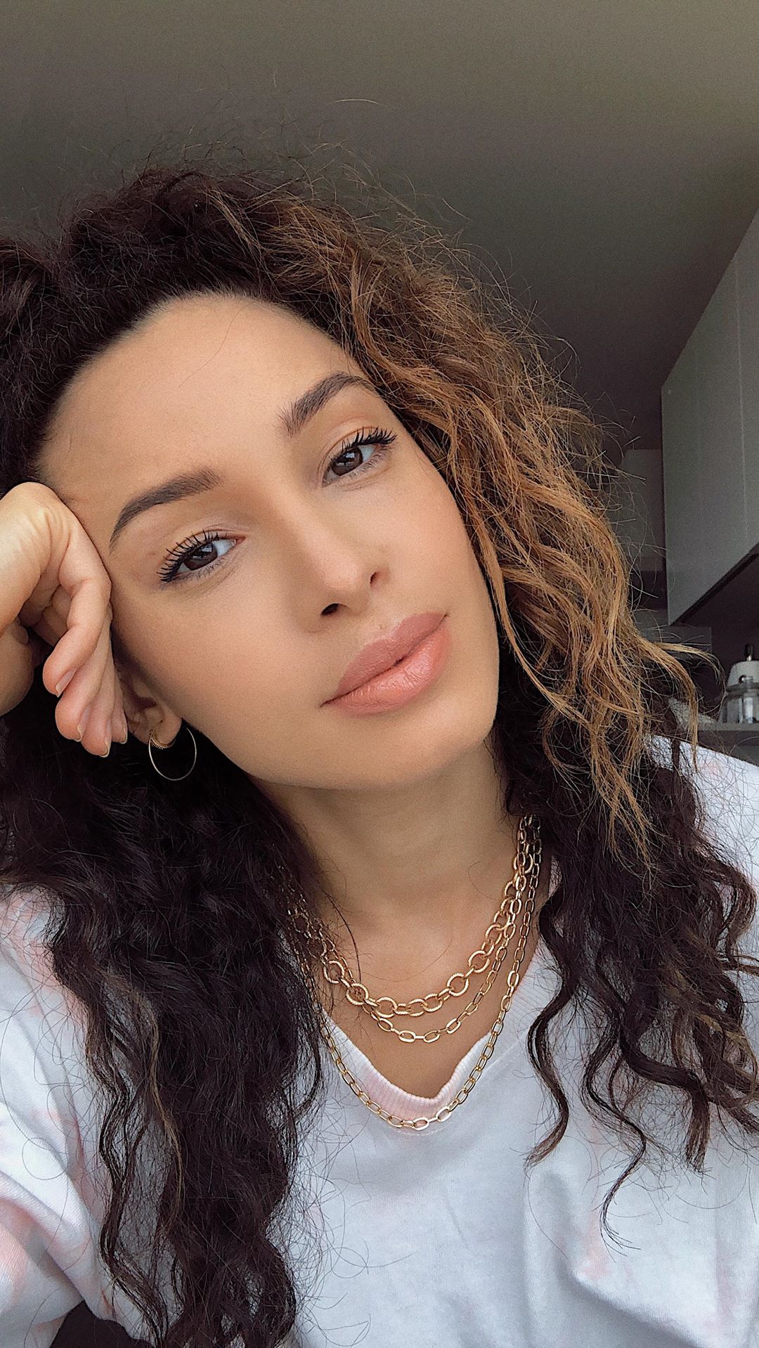 Max Factor - Want to know how to nail a fresh skin, natural, dewy makeup look? Of course you do! It looks effortless and is perfect for working from home! Max Factor ambassador @daniellepeazer talks u...