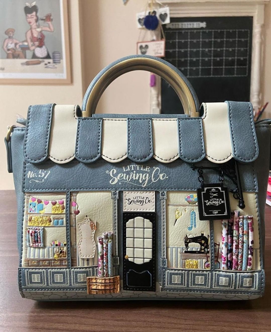 Vendula London Official - Look at the details on the Sewing Shop Vanity bag! 😍

Shop the range now in our Summer Sale on VendulaLondon.com!

📸: @retrololly

#vendulalondon