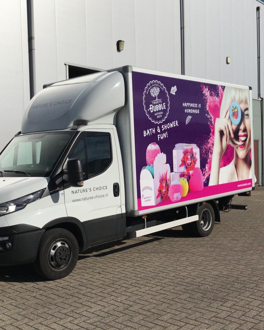Treets - Onze collega ‘s van logistiek rijden vanaf deze week trots rond met onze #treetsbubble vrachtwagen. #branding