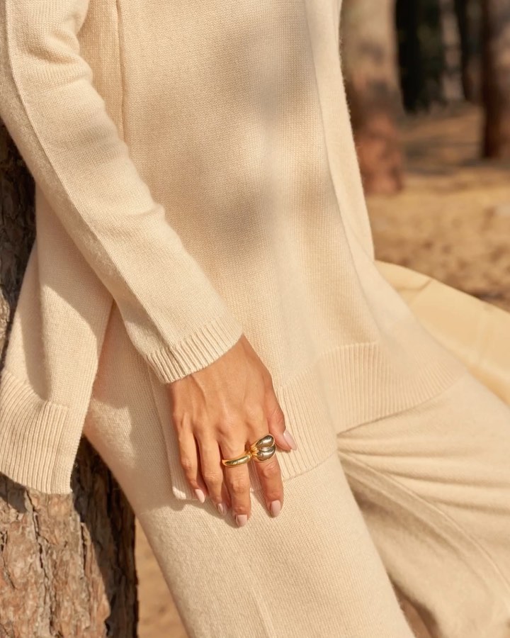 ToBeBlossom.ru - Поиграем? Придумайте название к этой серии и выразите его с помощью эмодзи☺️
⠀
Делитесь идеями в комментариях под постом👇🏼
⠀
Костюм с новым, улучшенным составом доступен на сайте в 2-...