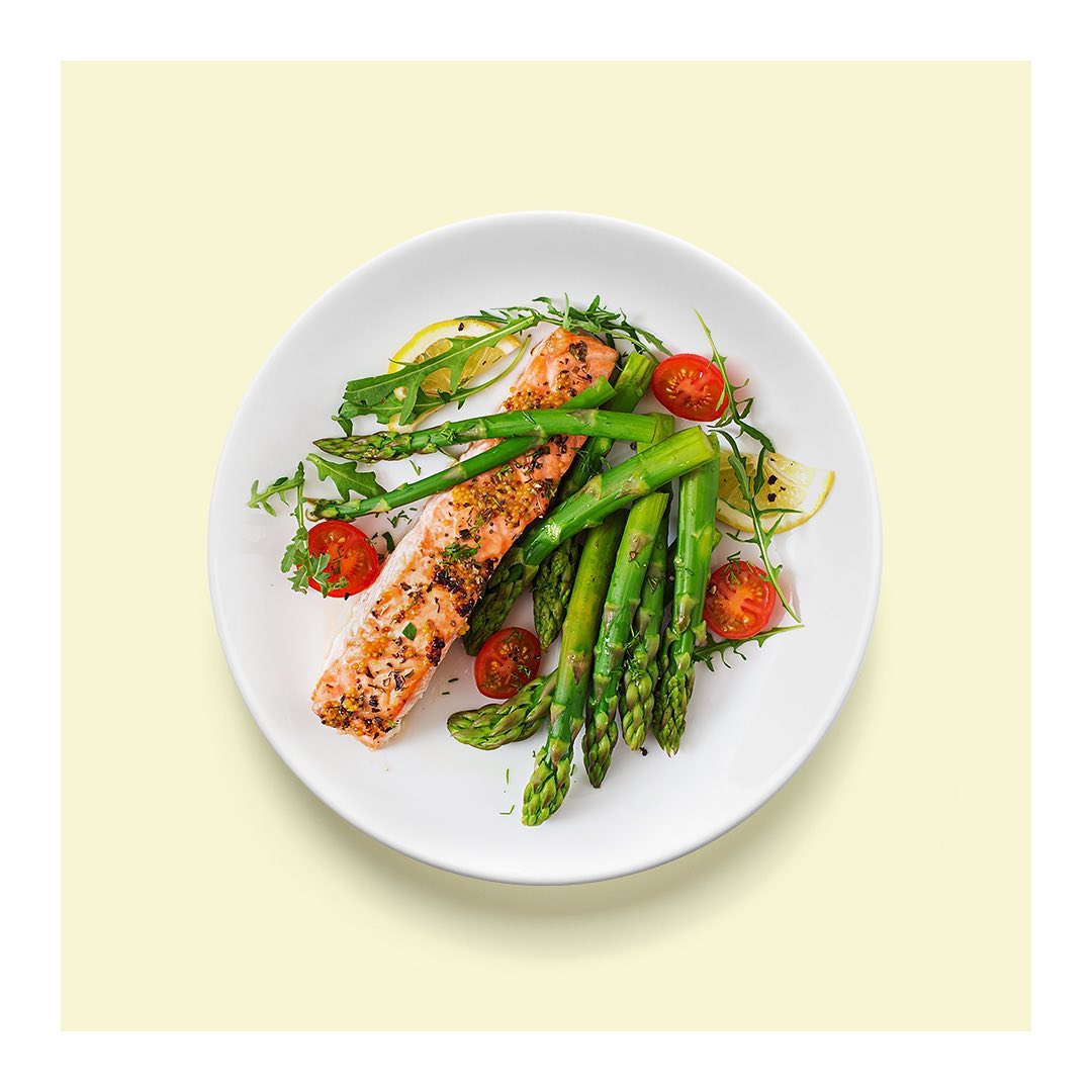 Л'Этуаль - ⁣#лэтослэтуаль_рецепты⠀⠀⠀⠀⠀⠀⠀⠀⠀⠀⠀⠀⠀⠀⠀⠀
⠀⠀⠀⠀⠀⠀⠀⠀⠀⠀⠀⠀⠀⠀⠀
Какой же вкусный ужин или обед мы с тобой сегодня будем готовить. Предлагаем запечь семгу в духовке. И подавать со спаржей.⠀
⠀⠀⠀⠀⠀⠀⠀⠀⠀...